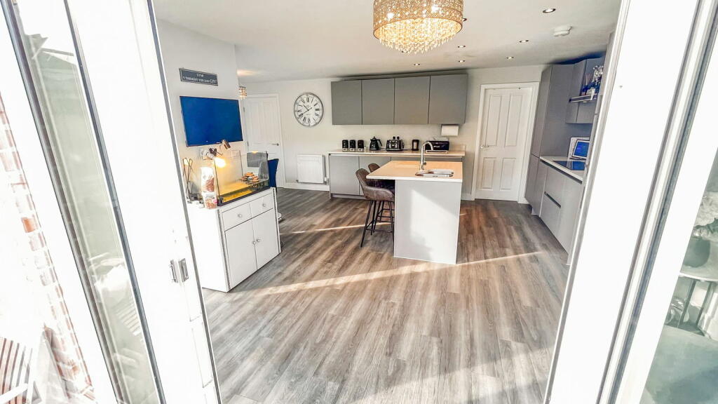 Additional property image - Over 2,000sqft Perfect Family Home! Russett Avenue, Nuneaton, CV11 6YW