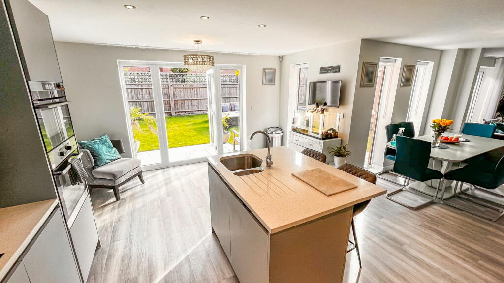 Additional property image - Over 2,000sqft Perfect Family Home! Russett Avenue, Nuneaton, CV11 6YW