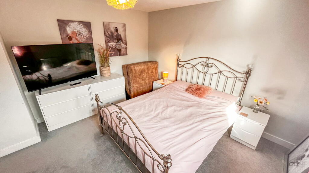 Additional property image - Over 2,000sqft Perfect Family Home! Russett Avenue, Nuneaton, CV11 6YW