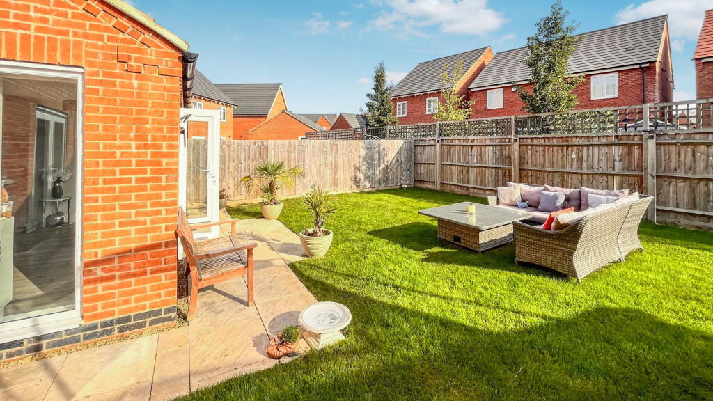 Additional property image - Over 2,000sqft Perfect Family Home! Russett Avenue, Nuneaton, CV11 6YW