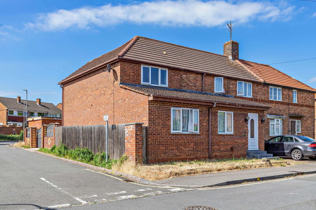 Main image of property: Saffron Street, Bletchley, Milton Keynes, MK2 3AH