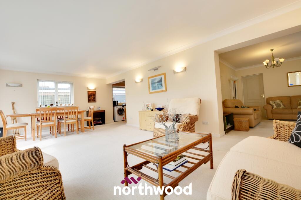 3 bedroom bungalow for sale in Hovedene Drive, Howden, Goole, DN14