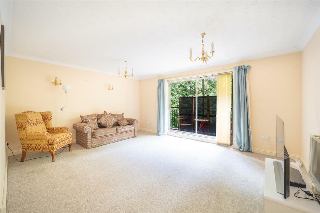 Main image of property: 9 The Avenue, Branksome Park
