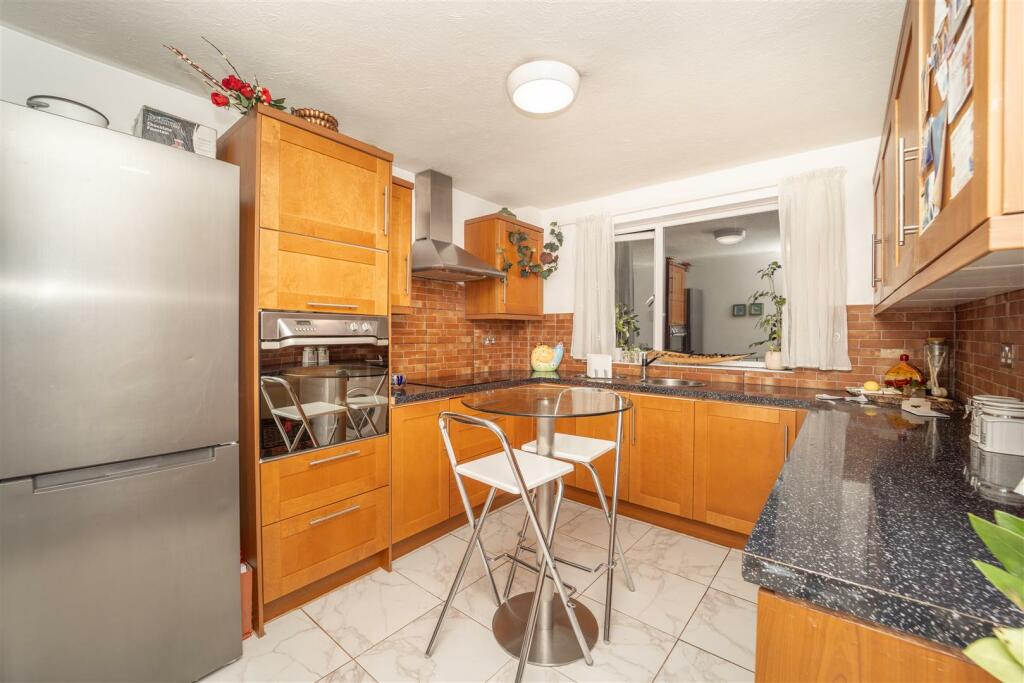 Additional property image - Grosvenor Road, Westbourne