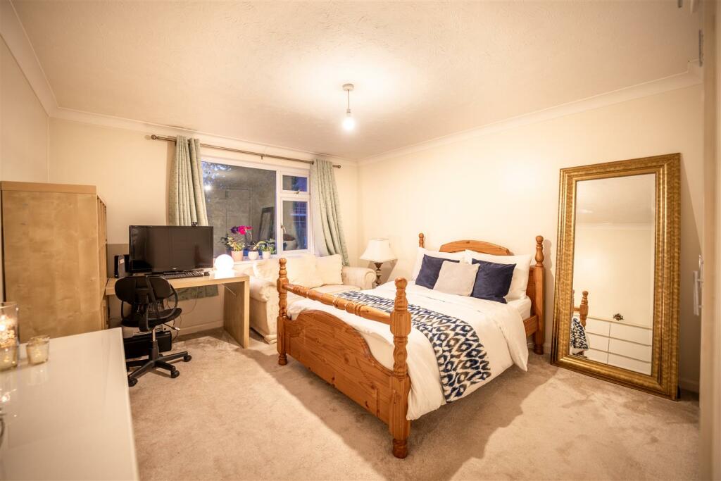 Additional property image - Grosvenor Road, Westbourne