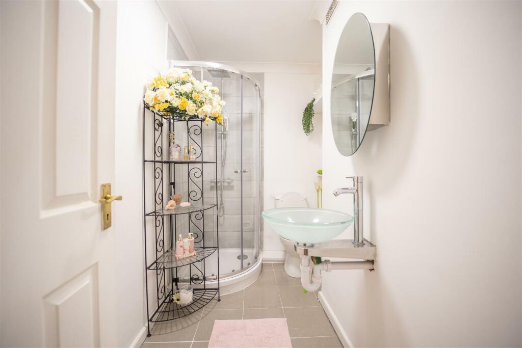 Additional property image - Grosvenor Road, Westbourne