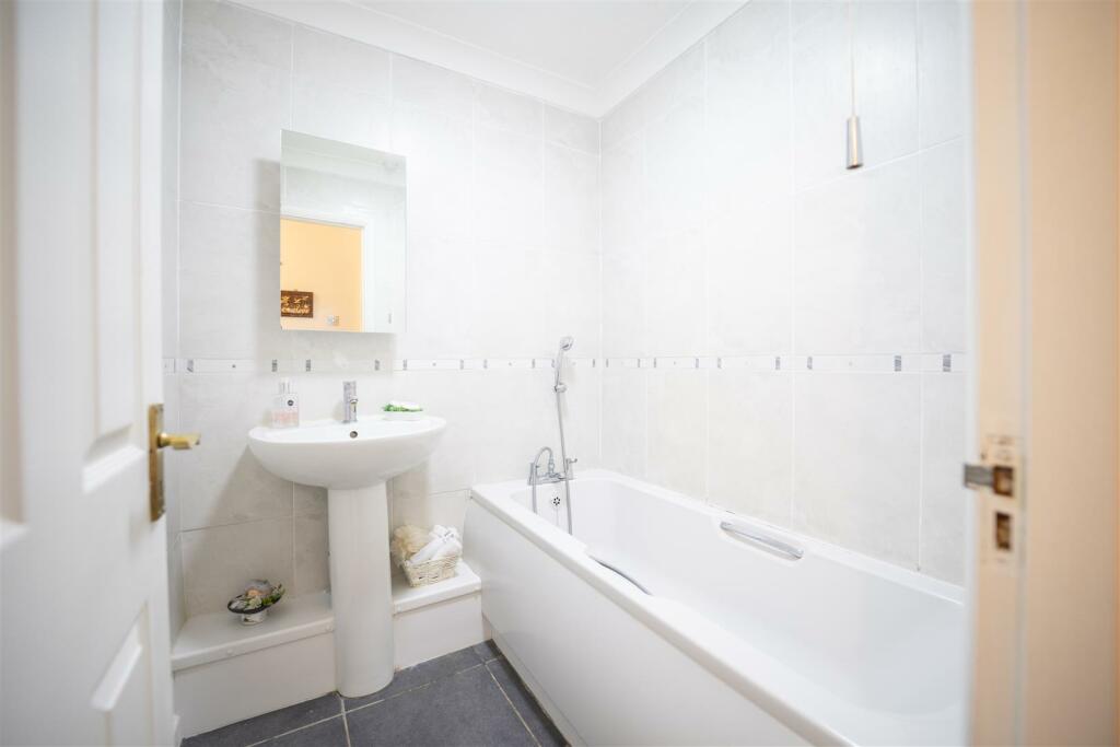 Additional property image - Grosvenor Road, Westbourne