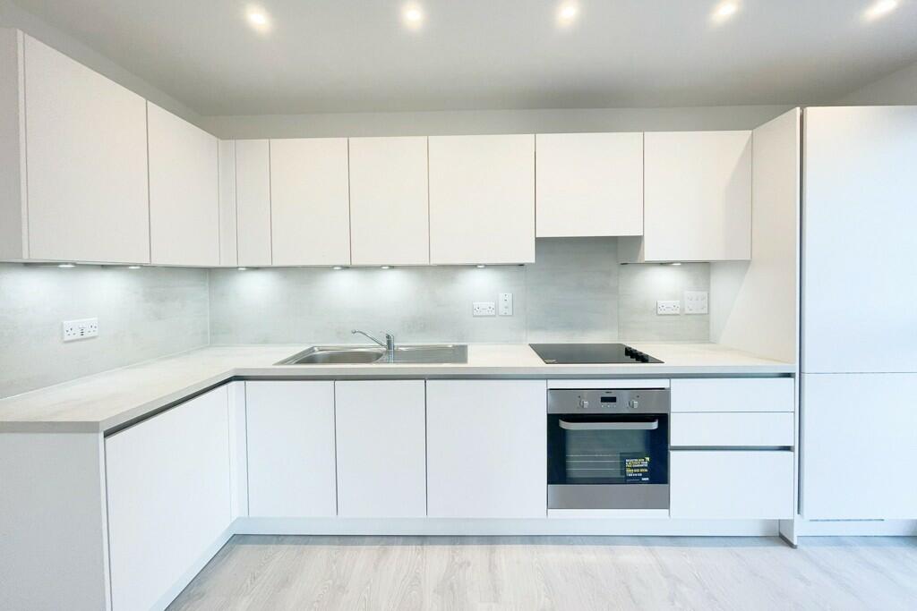 2 bedroom apartment for rent in East Acton Lane, London, W3