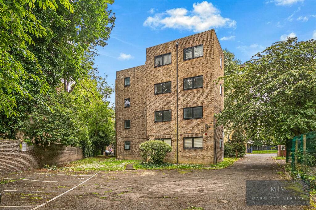 1 bedroom flat for sale in Tavistock Road, East Croydon, CR0
