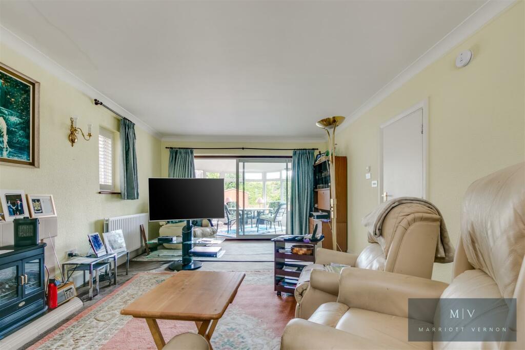 Additional property image - Mountwood Close, South Croydon