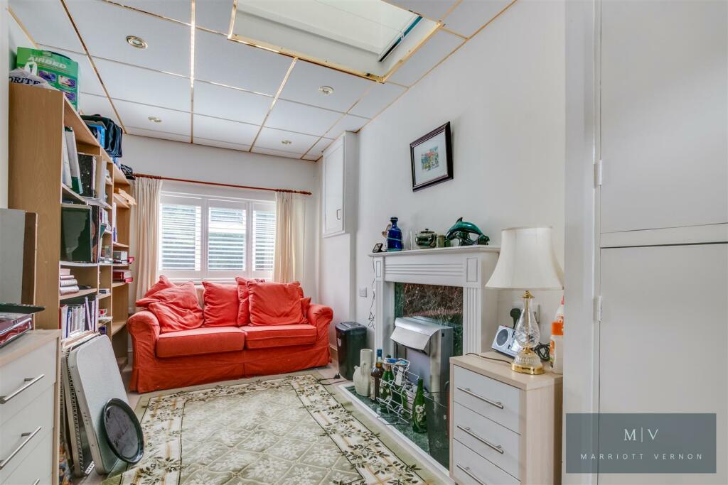Additional property image - Mountwood Close, South Croydon