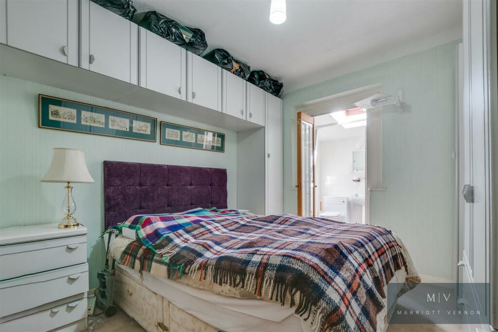 Additional property image - Mountwood Close, South Croydon