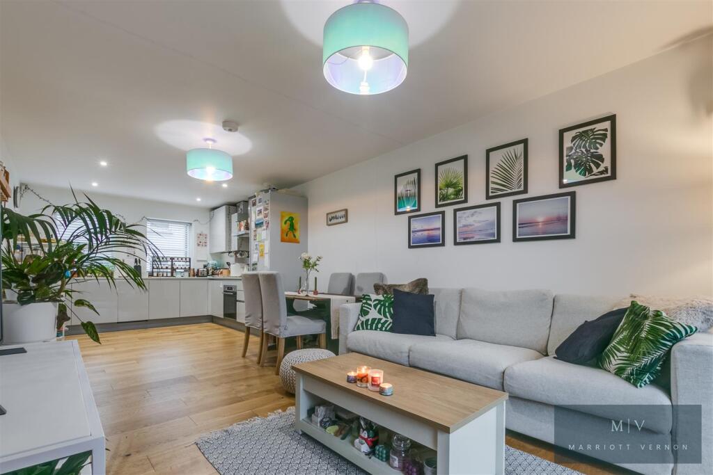 Additional property image - Selsdon Road, South Croydon