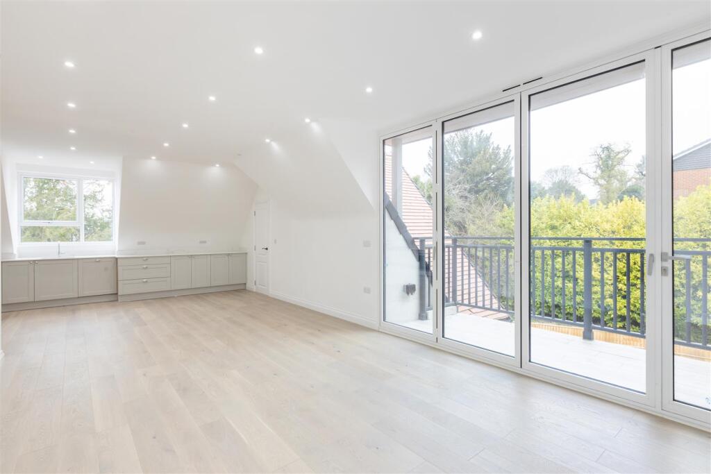 Main image of property: 271 Sanderstead Road, South Croydon, South Croydon
