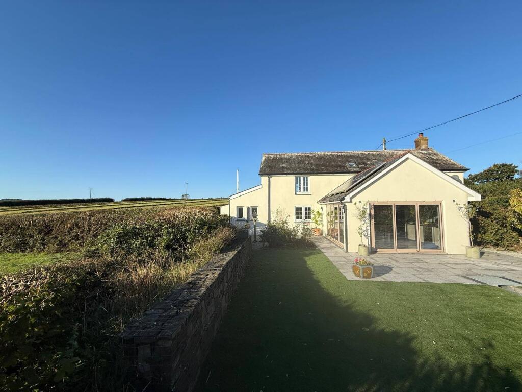 Main image of property: Fairy Cross, EX39 5DA