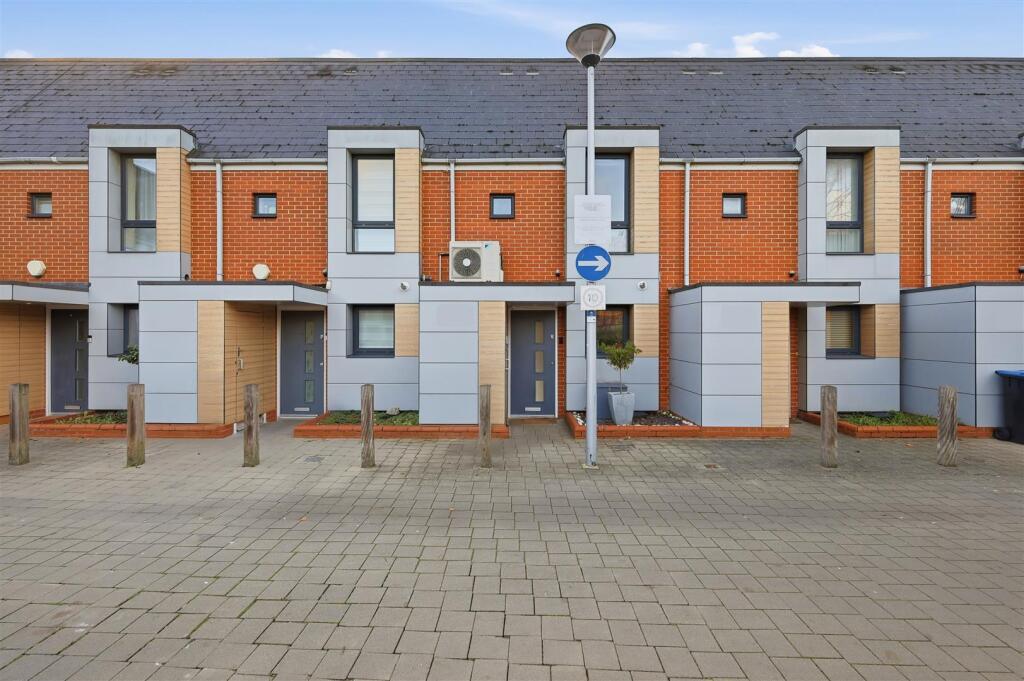 Main image of property: Magnetic Crescent, Enfield