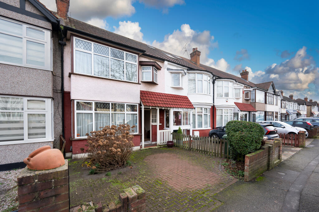 3 bedroom terraced house for sale in Larkswood Road, E4