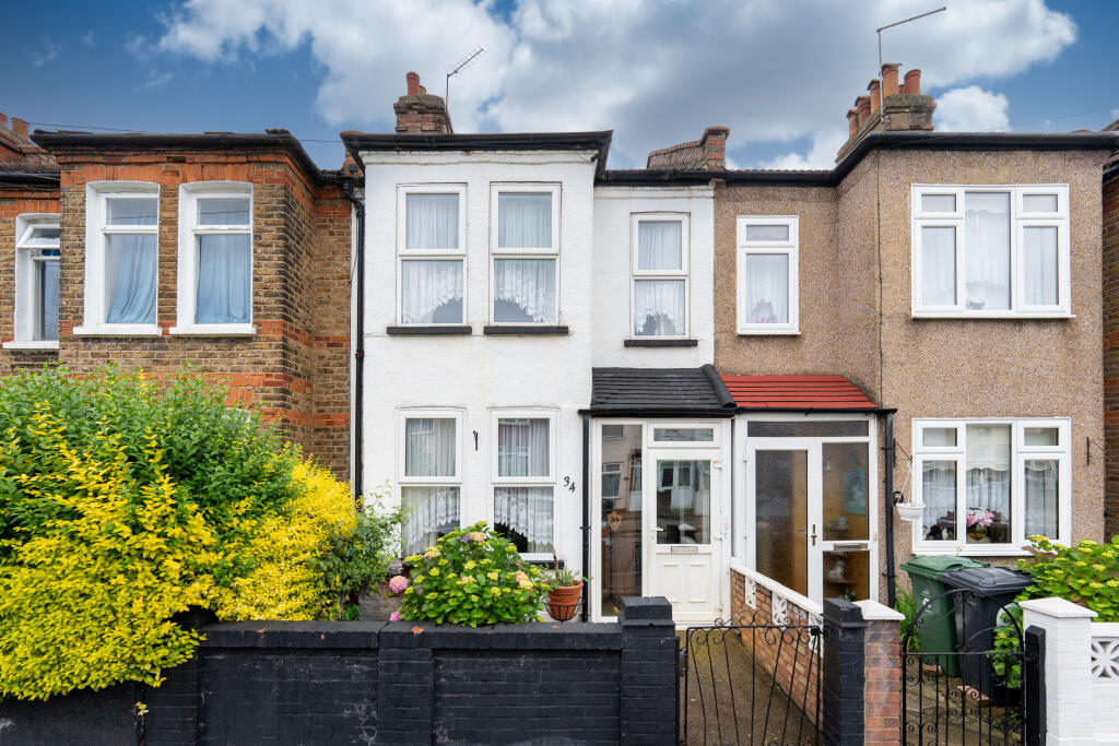3 bedroom terraced house for sale in Fulbourne Road, Walthamstow, E17