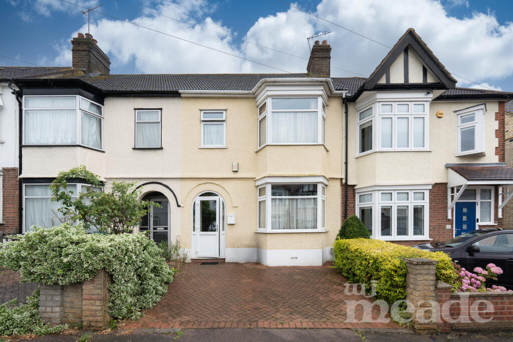 3 bedroom terraced house for sale in Evanston Avenue, Highams Park, E4