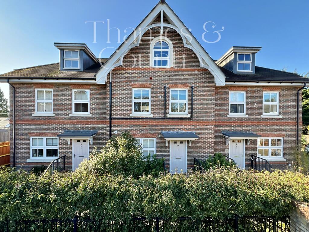Main image of property: Luxury 4BR On The River Thames Area  - Cutlers Close, Nr Boulters Lock -Maidenhead, Berkshire
