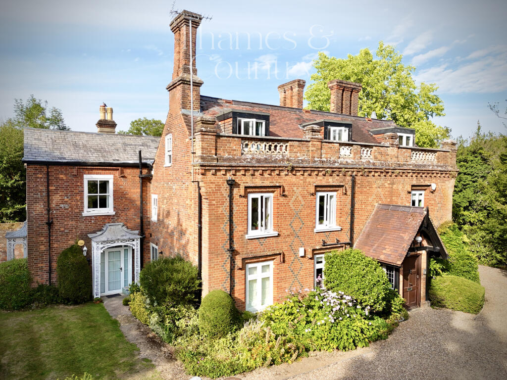 Main image of property: Historic Totteridge House, Totteridge Lane, Easy Lease Extension 999 Available - Share of Freehold