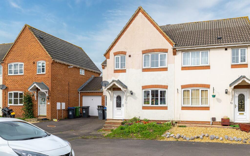 4 bedroom semidetached house for sale in Marigold Close, Melksham, SN12