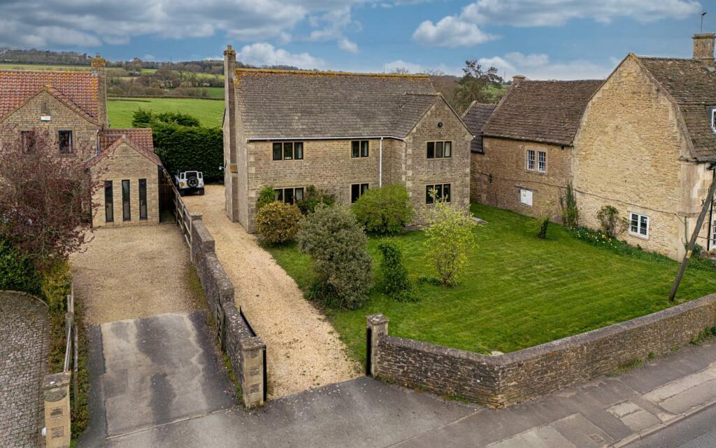 4 bedroom detached house for sale in Bath Road, Atworth, SN12