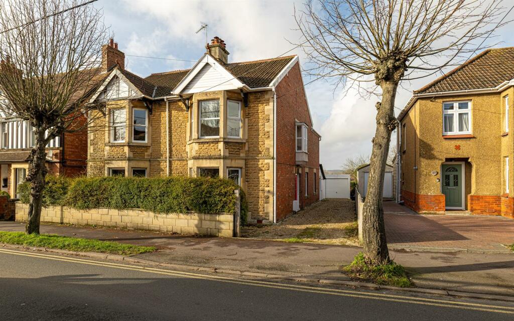 3 bedroom semidetached house for sale in Forest Road, Melksham, SN12