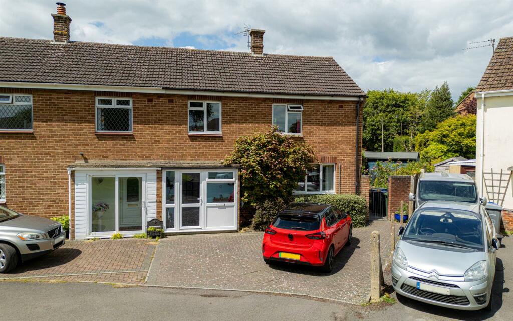 3 bedroom house for sale in Lambourne Crescent, Melksham, SN12
