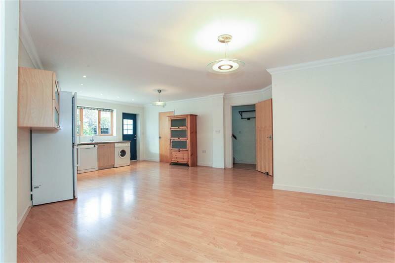 3 bedroom terraced house for rent in Hurdles Way, Duxford, CAMBRIDGE, CB22