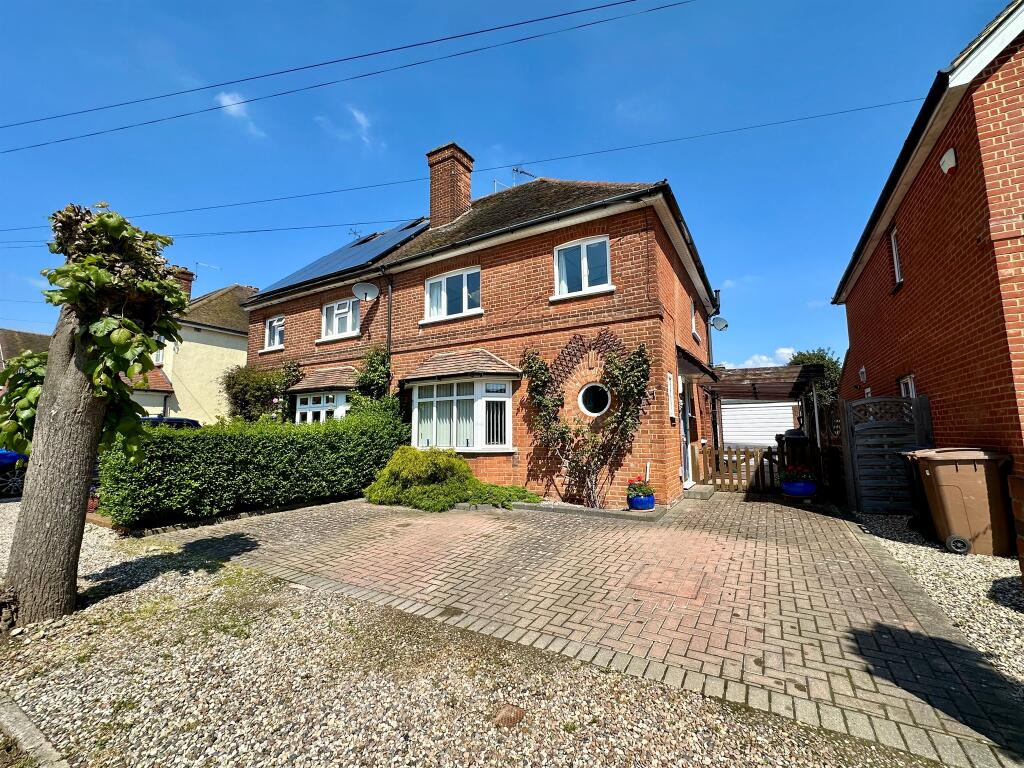 3 bedroom semi-detached house for sale in Avenue Road, Chelmsford, CM2