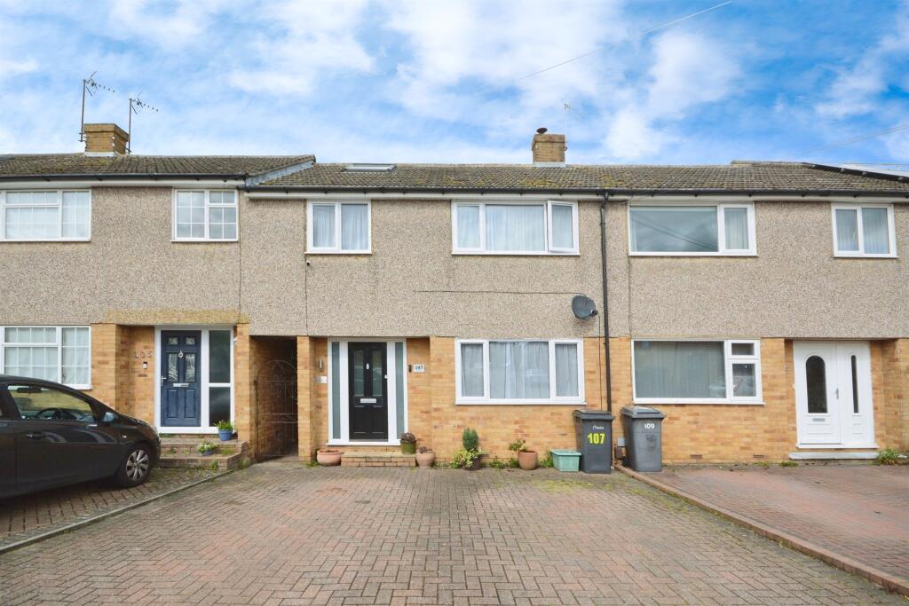 3 bedroom terraced house for sale in Heath Drive, Chelmsford, CM2