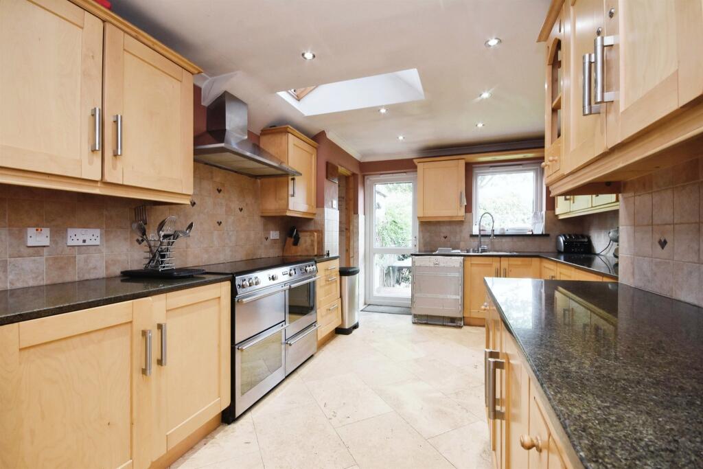 Additional property image - Meadgate Avenue, Great Baddow, Chelmsford