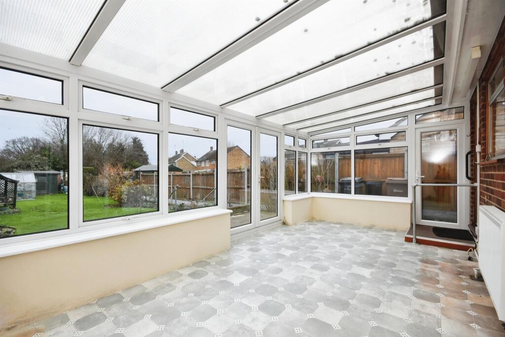 Additional property image - Paschal Way, Great Baddow, Chelmsford