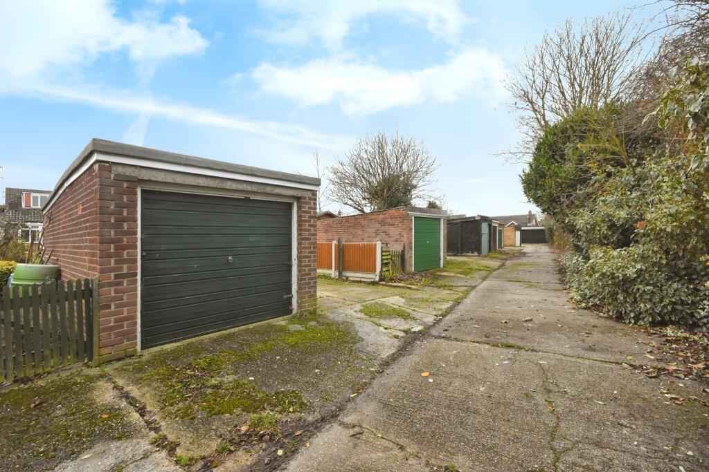 Additional property image - Paschal Way, Great Baddow, Chelmsford