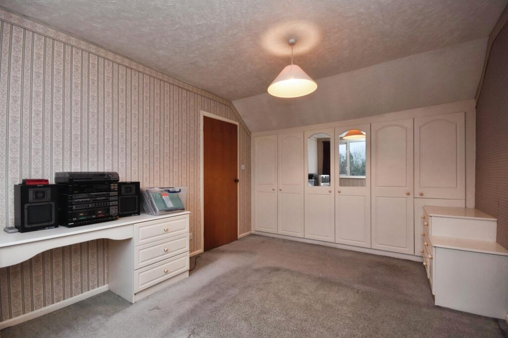 Additional property image - Paschal Way, Great Baddow, Chelmsford