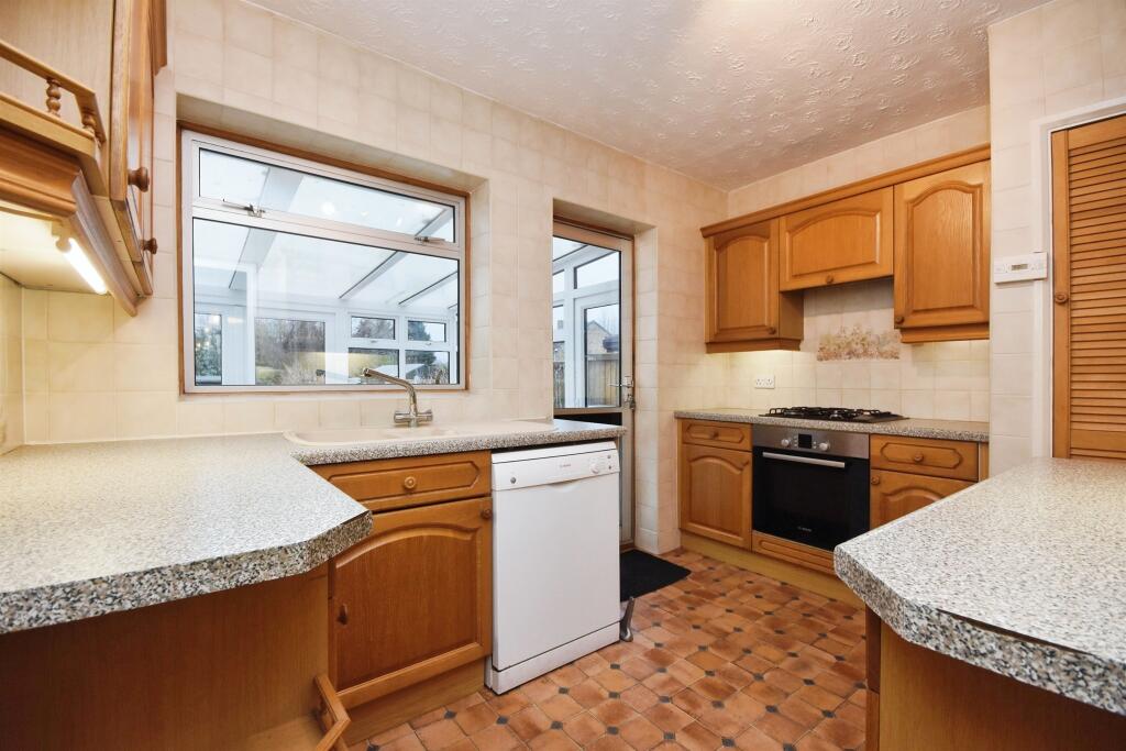 Additional property image - Paschal Way, Great Baddow, Chelmsford
