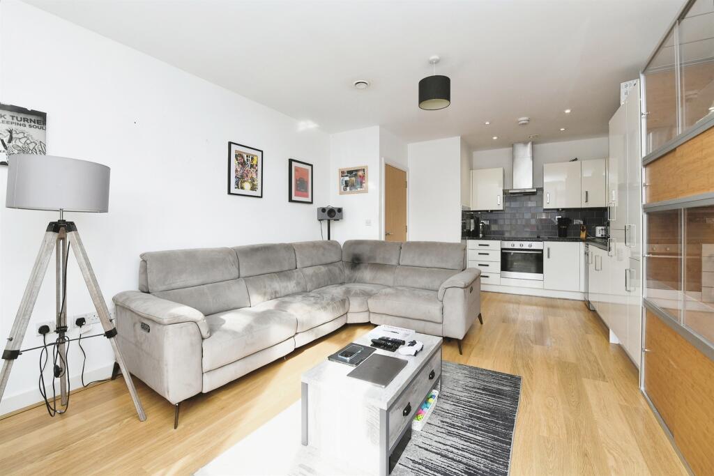 1 bedroom flat for sale in Mary Munnion Quarter, Chelmsford, CM2