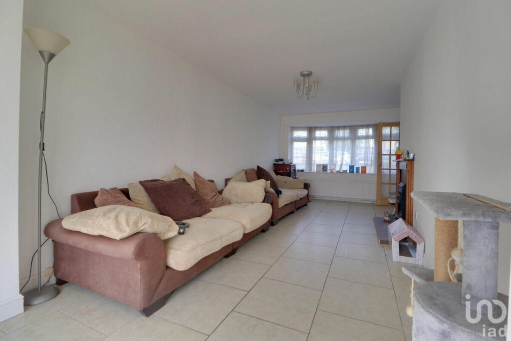 Additional property image - Hookfield, Harlow, CM18
