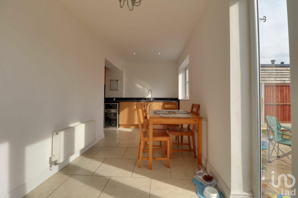 Additional property image - Hookfield, Harlow, CM18
