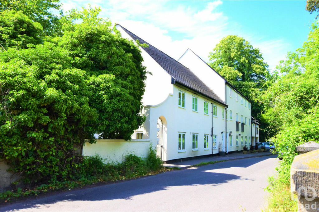 2 bedroom flat for sale in Pig Lane, Stortford, CM22