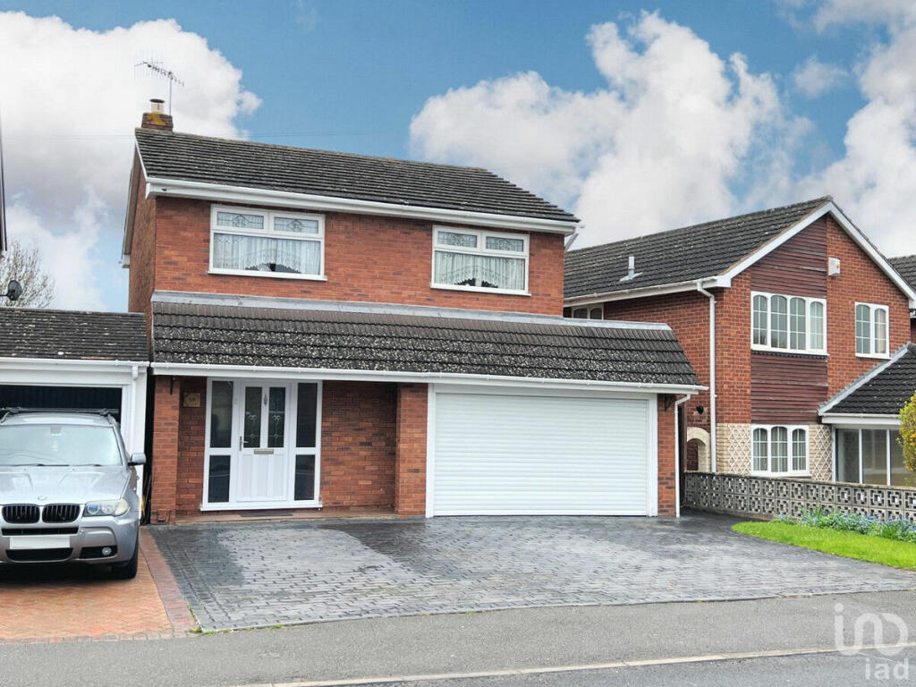 3 bedroom detached house for sale in Cot Lane, Kingswinford, DY6