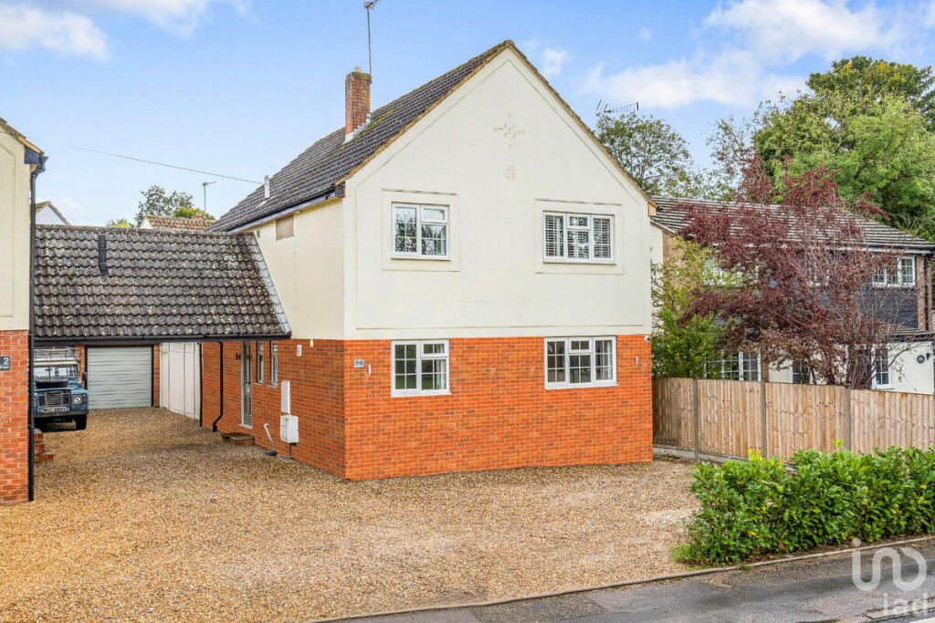 4 bedroom detached house for sale in The Village, Little Hallingbury, CM22