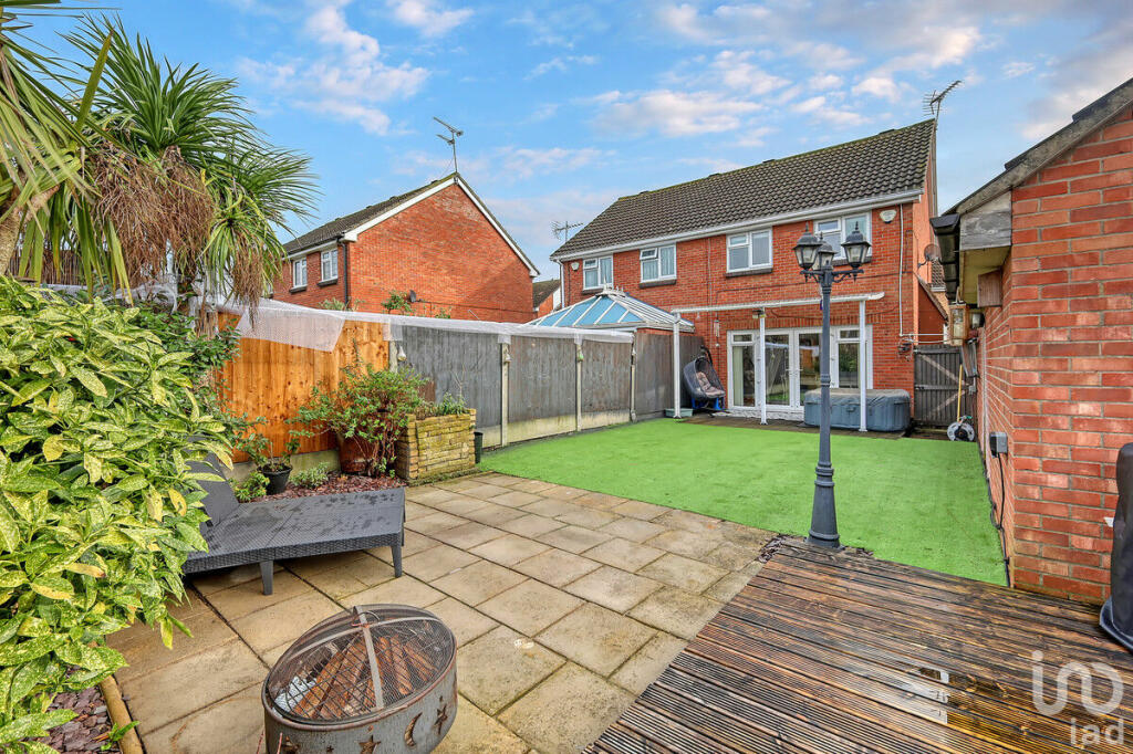 3 bedroom semidetached house for sale in Benham Walk, Basildon, SS13
