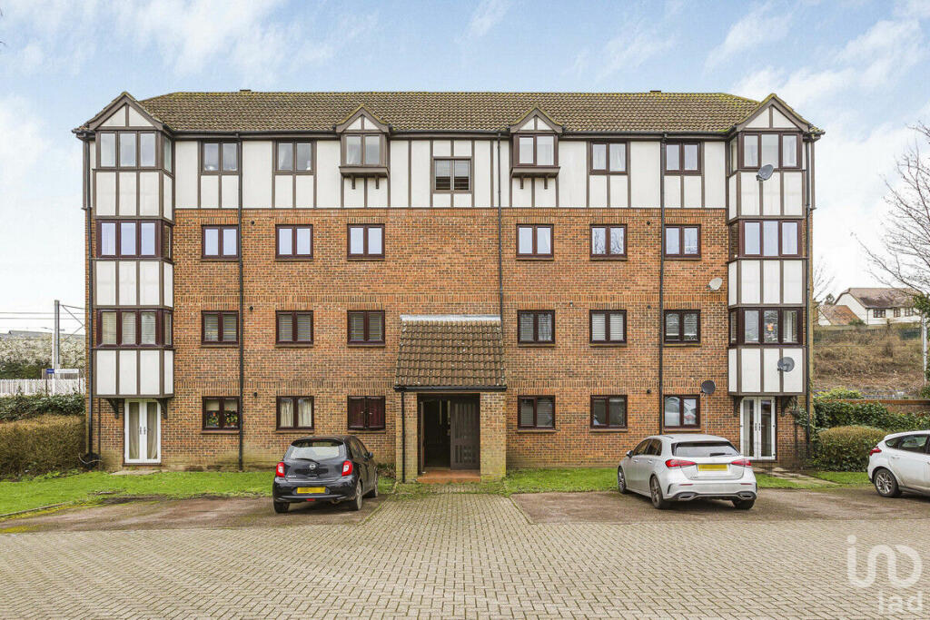 2 bedroom apartment for sale in Kerr Close, Knebworth, SG3