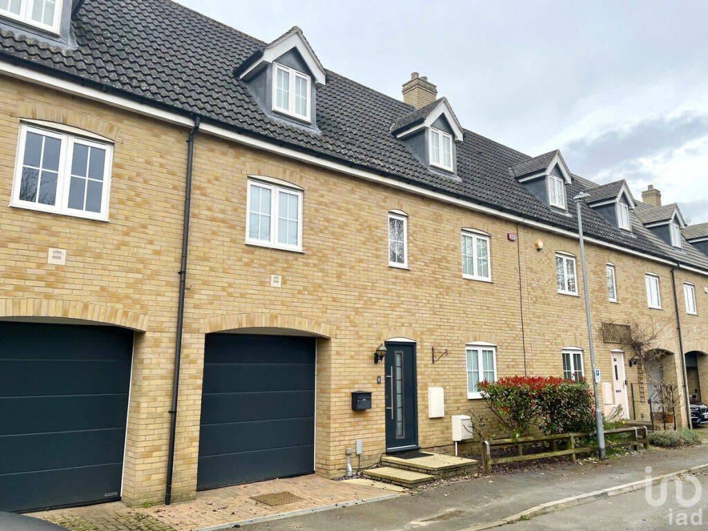 5 bedroom terraced house for sale in Jordon Close, Stansted, CM24