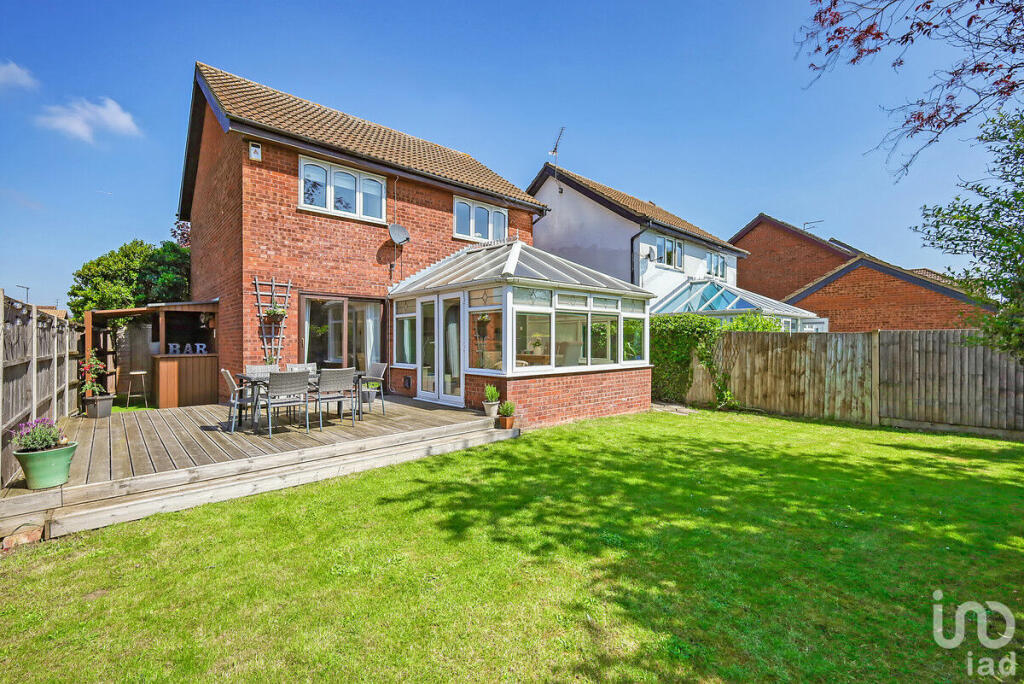 3 bedroom detached house for sale in Badgers, Stortford, CM23