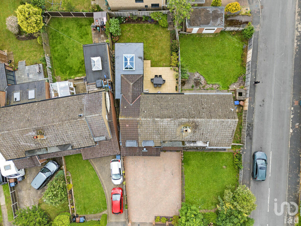 4 bedroom semidetached house for sale in Heath Row, Stortford