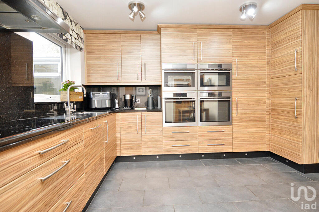 Additional property image - Bishops Walk, Cradley Heath, B64