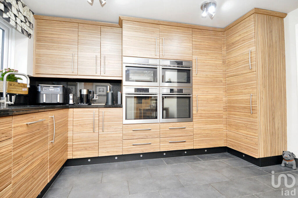 Additional property image - Bishops Walk, Cradley Heath, B64